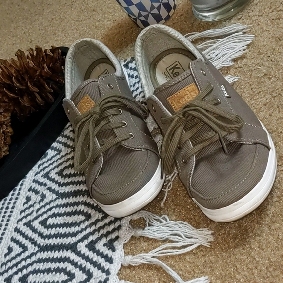 🌼Size 7 - Olive Keds Sneaker Shoes with Laces🌼 - Picture 7 of 9